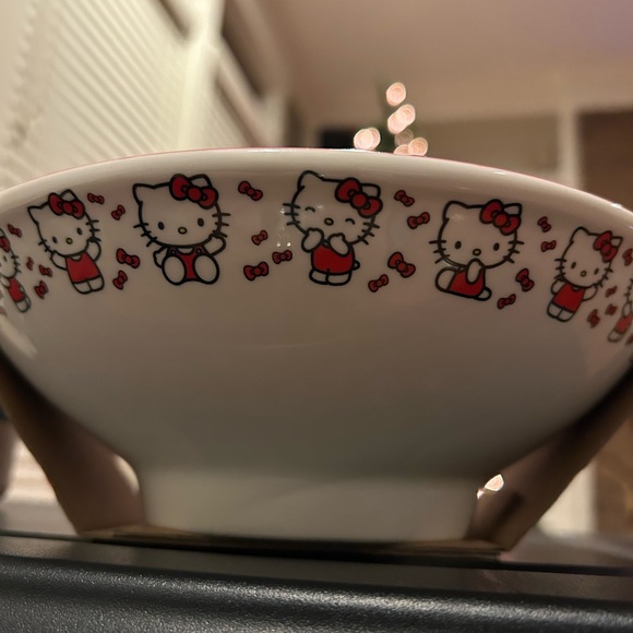 Hello Kitty 30 oz ceramic bowl with chopsticks - Picture 4 of 4